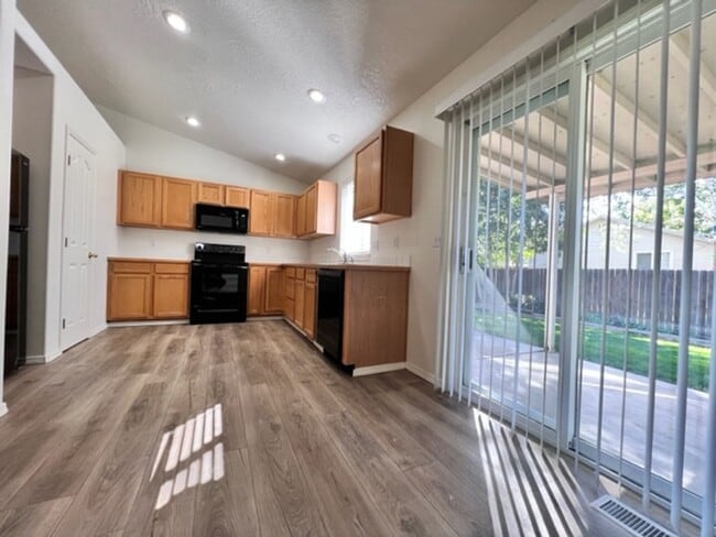 Building Photo - Amazing Home in Mahogany Park