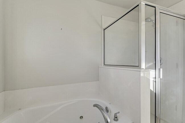 Building Photo - 6924 Chippewa Dr