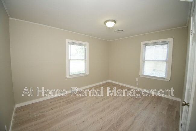 Building Photo - 424 S 73rd E Ave