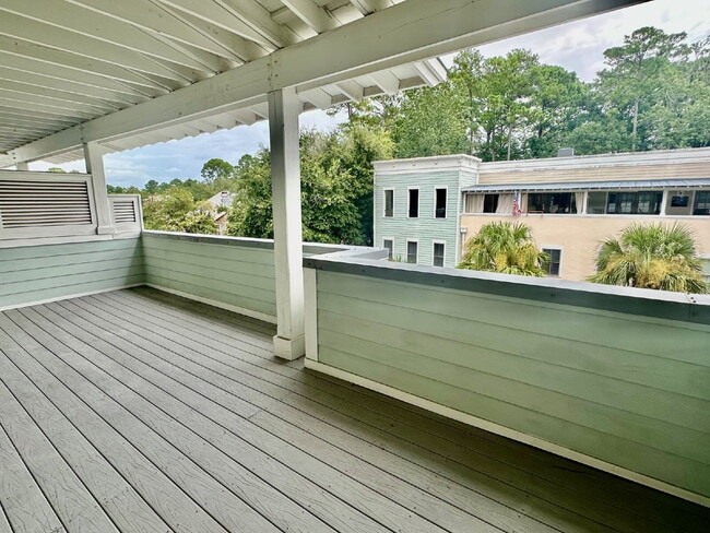 Building Photo - Downtown Living in The Heart of The Blufft...