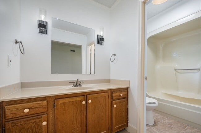 Building Photo - Charming 2-Bedroom Home with Sunroom in th...