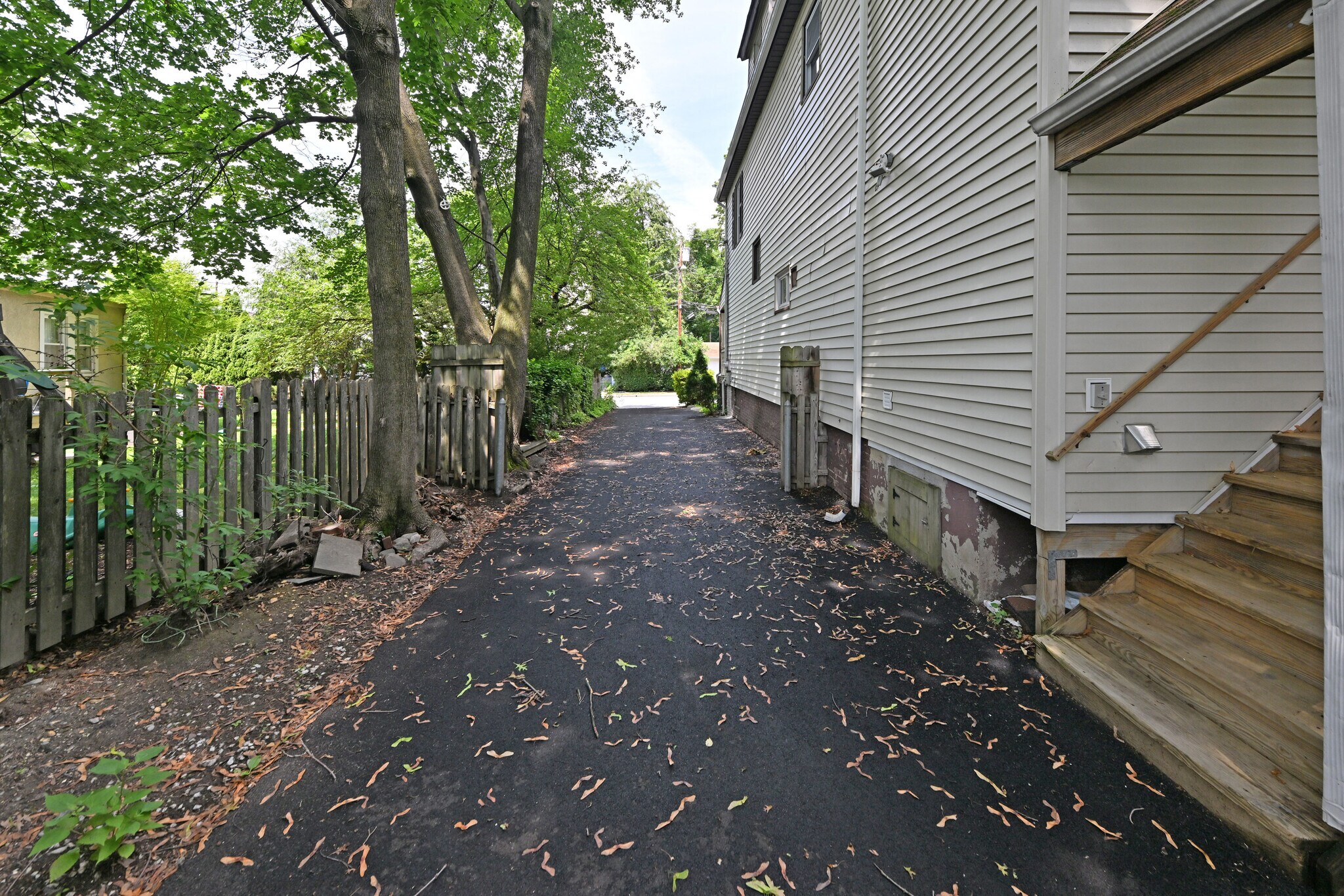 Building Photo - 32 Brainard Pl