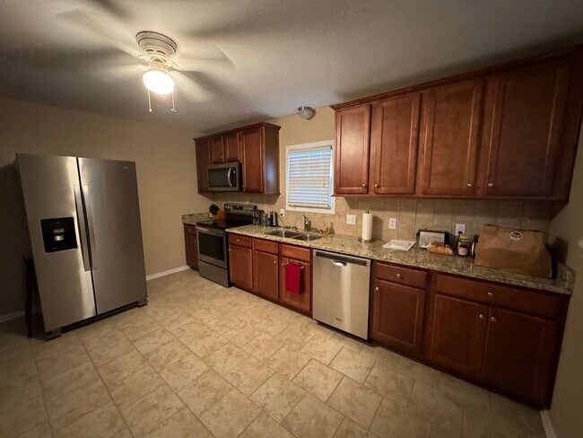Building Photo - MOVE-IN READY!