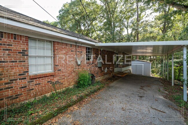 Building Photo - 3/2 Brick Home with Sunroom, Deck, and Car...
