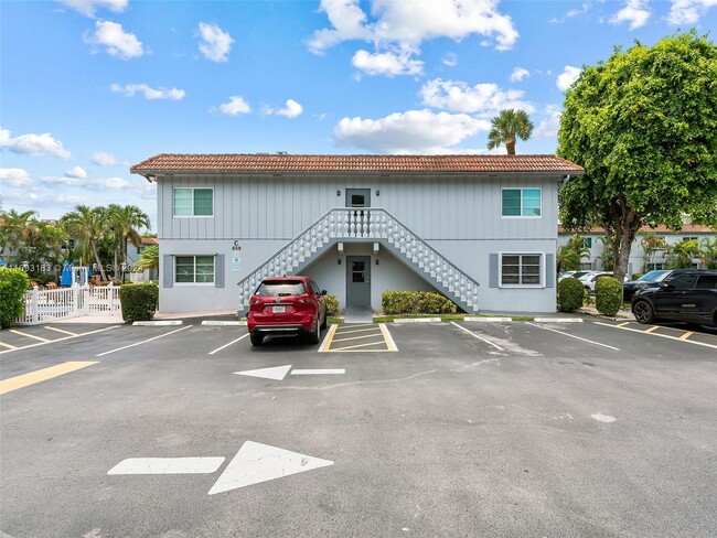 Building Photo - 659 W Oakland Park Blvd