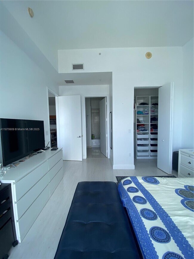 Building Photo - 185 SW 7th St