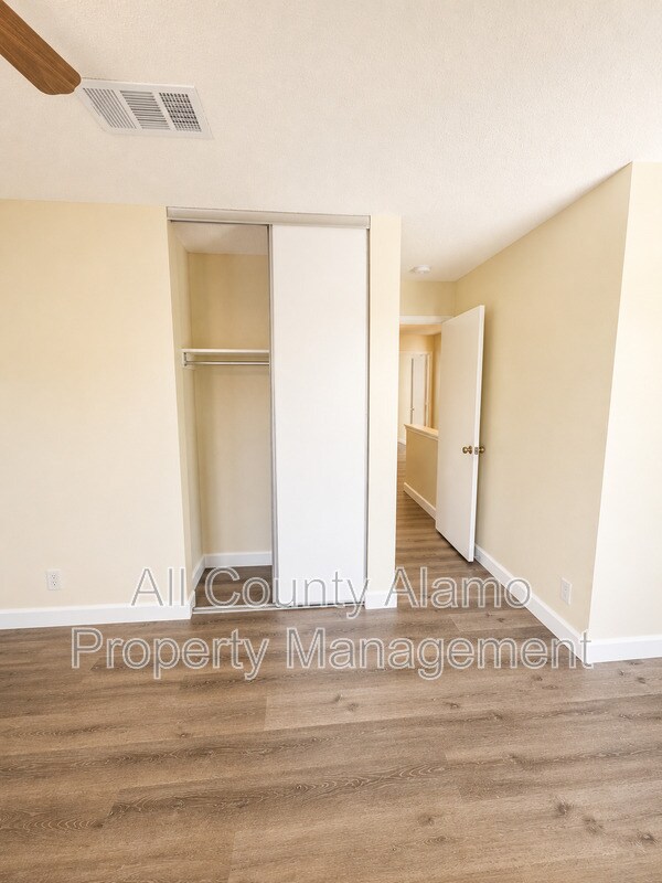 Building Photo - 9023 Mountain Field Dr