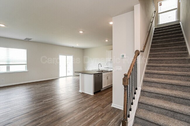 Building Photo - 1365 37th Ave Lane NE