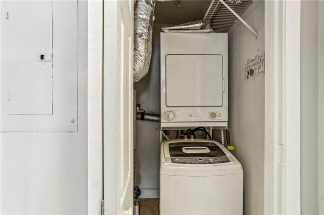 Building Photo - 1988 Wellbourne Dr NE