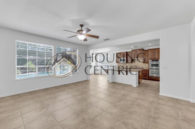 Building Photo - Beautiful Executive Home w/ Pool on 1/2 Ac...