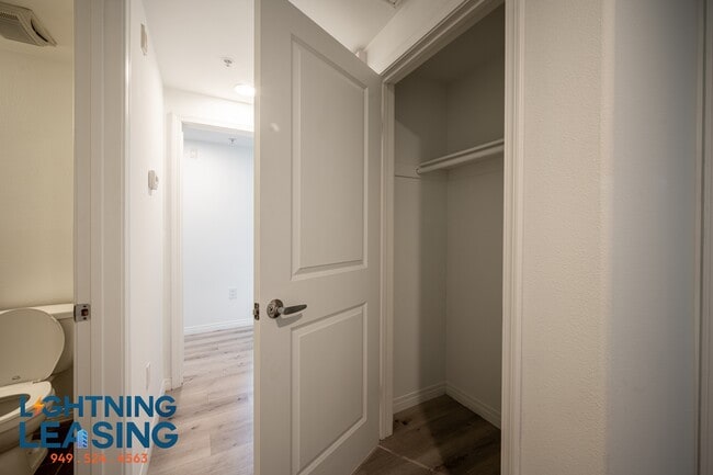 Building Photo - 11927 Kling St