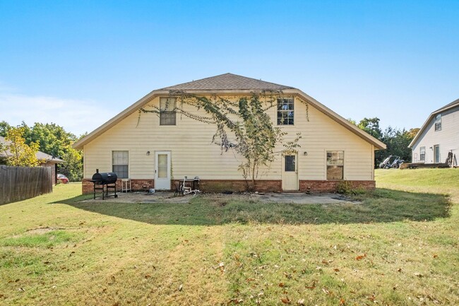 Building Photo - Updated Duplex in a perfect location!