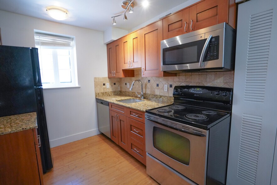 Building Photo - 613 Westgate Ave