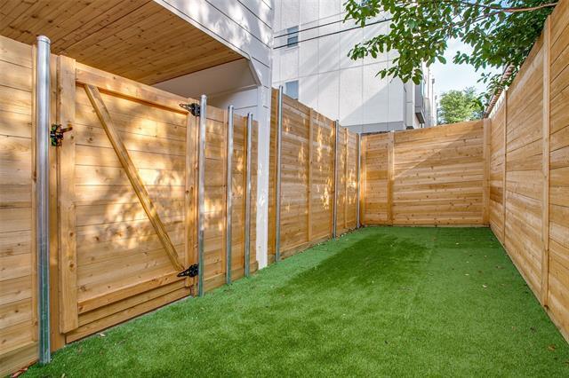 Building Photo - 5915 Hudson St