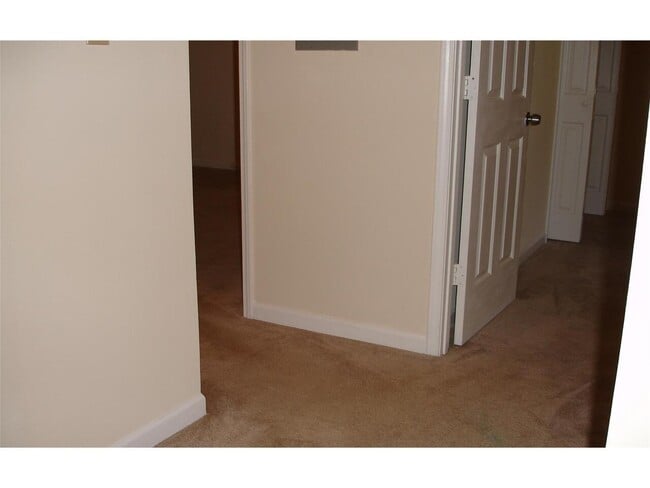 Building Photo - 110 Meadowbrook Ct