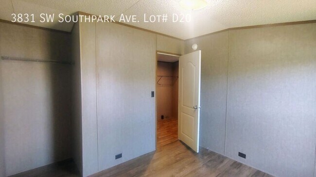 Building Photo - 3831 SW South Park Ave