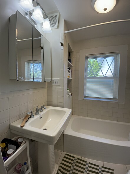 Building Photo - 108 Brooks St