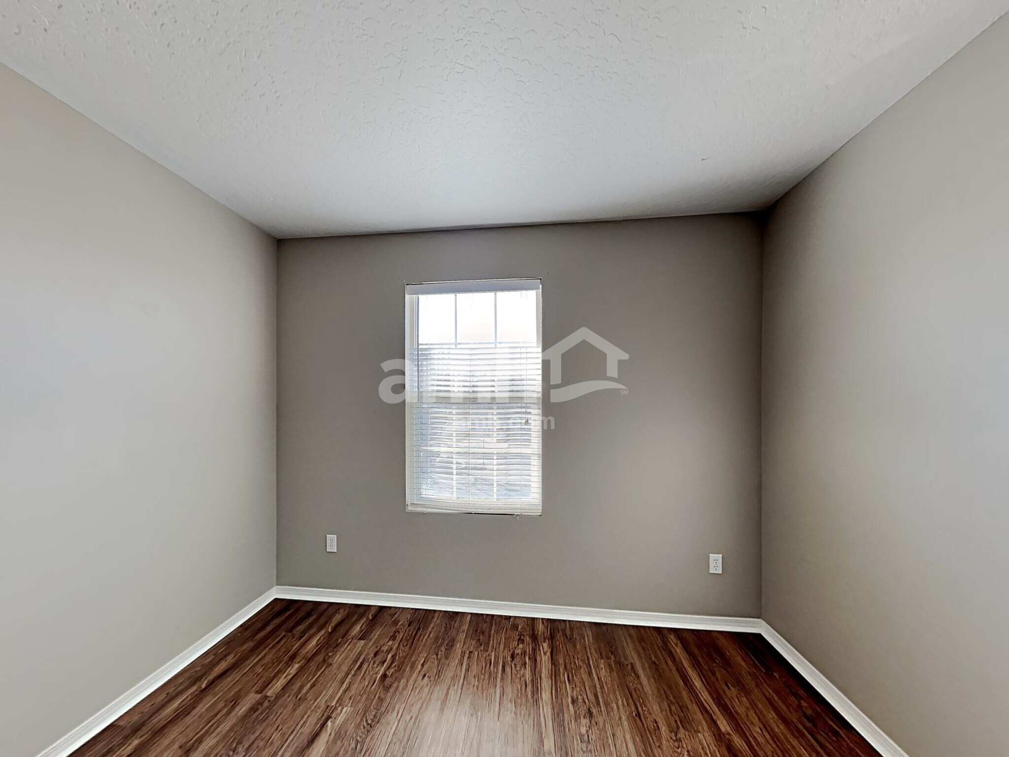 Building Photo - 1038 N Cambrick Dr