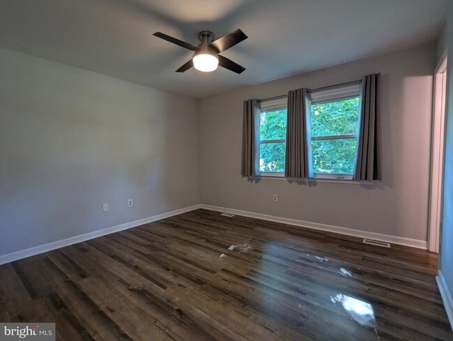 Building Photo - 3813 Oak St