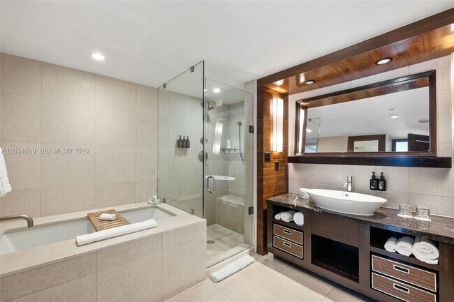 Building Photo - 6801 Collins Ave