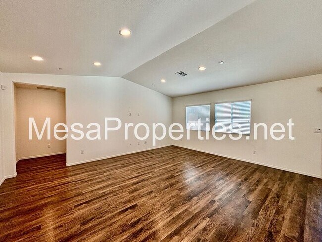 Building Photo - 10574 Pampas Ct