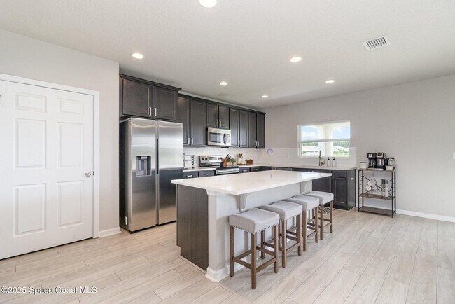 Building Photo - 779 Corbin Cir SW