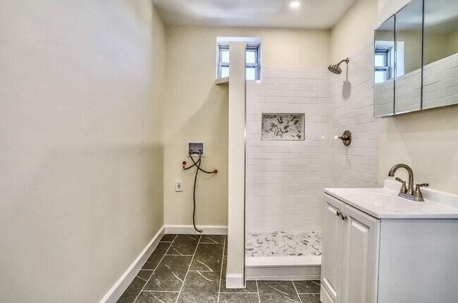 Building Photo - 377 Palisade Ave