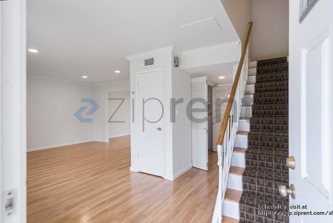 Building Photo - 843 Peary Ln