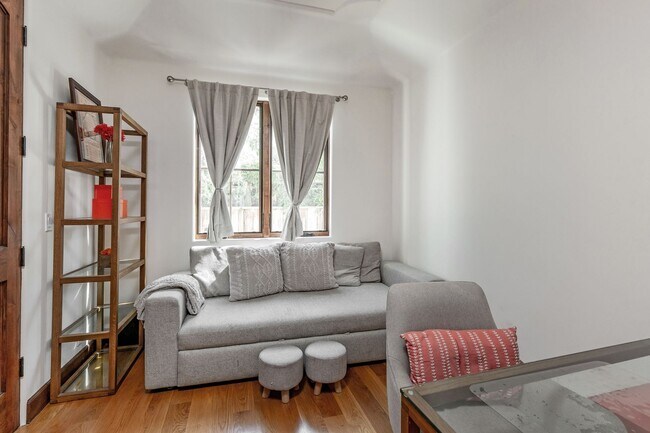 Building Photo - Elegant Mediterranean Home in Prime Menlo ...