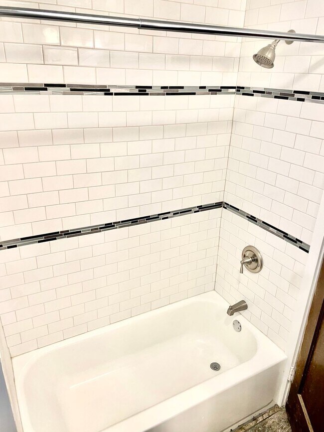 Building Photo - 60 Bridgeman St