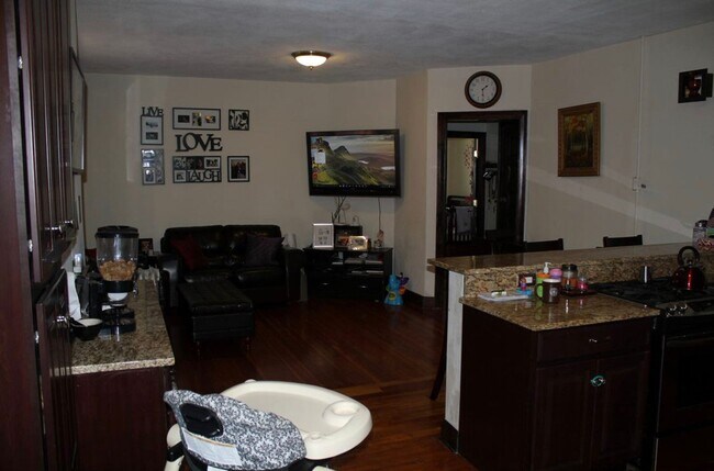 Building Photo - Brighton 1 Bed available now