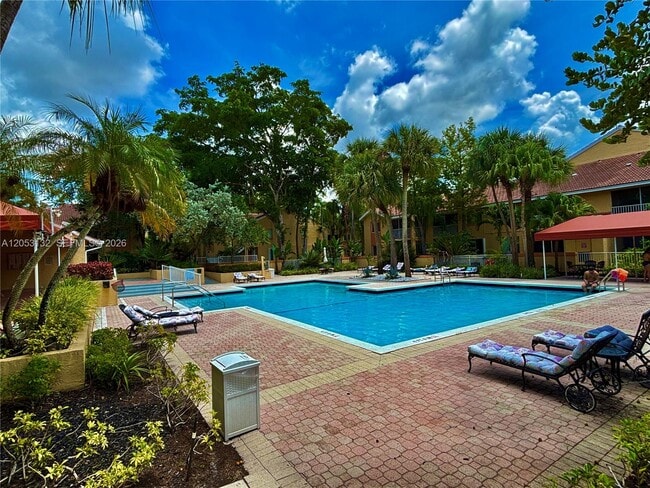 Building Photo - 1040 Coral Club Dr