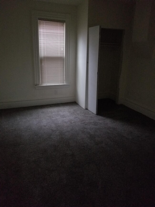 Building Photo - 10 N Touchet St