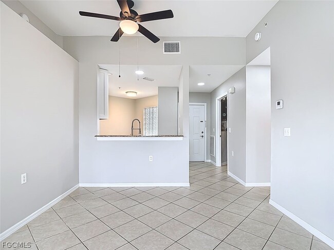 Building Photo - 12151 Summergate Cir