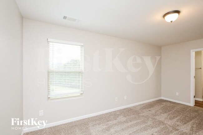 Building Photo - 704 Nonsuch Ct