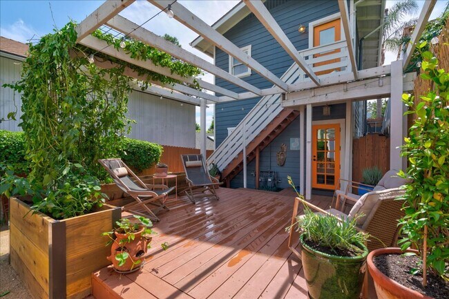 Building Photo - Classic Craftsman with Modern Amenities 2-Bedroom, 2-Bath Rental Home in the Heart of Golden Hill...