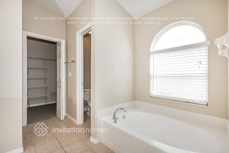 Building Photo - 407 Sand Ridge Dr