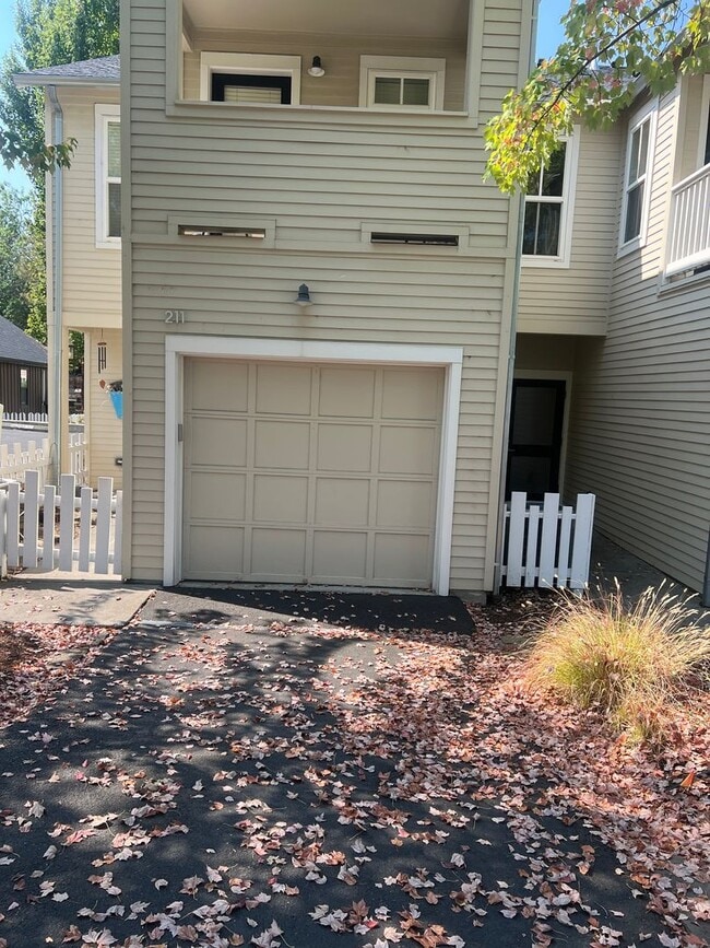 Building Photo - Stunning 2-Bedroom, 2.5-Bath Townhouse!