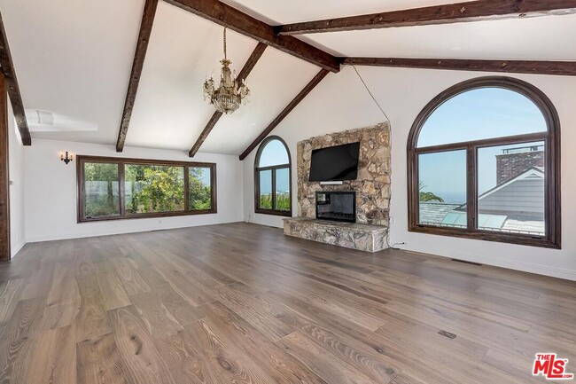 Building Photo - 9354 Claircrest Dr