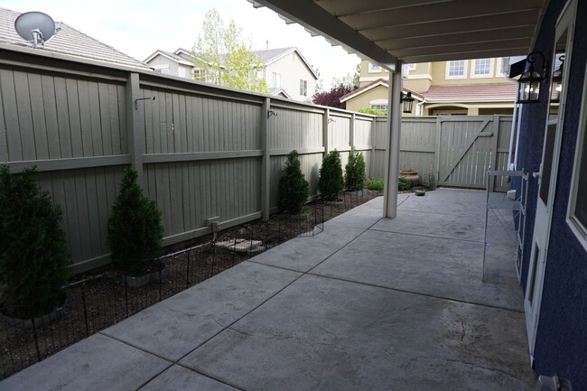 Building Photo - 10591 Iron Point Cir