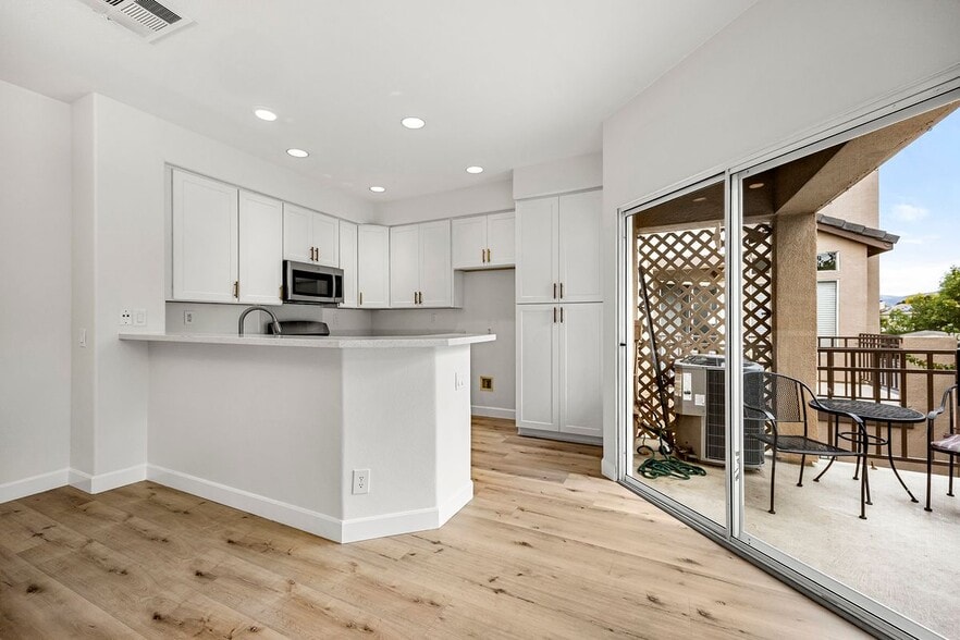 Building Photo - 932 S Country Glen Way