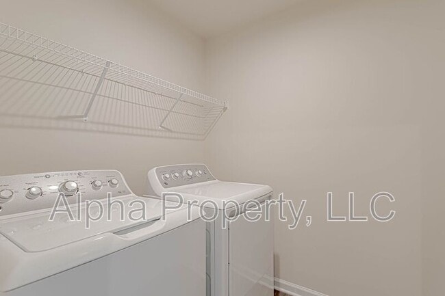 Building Photo - 522 Huntingdale Pl