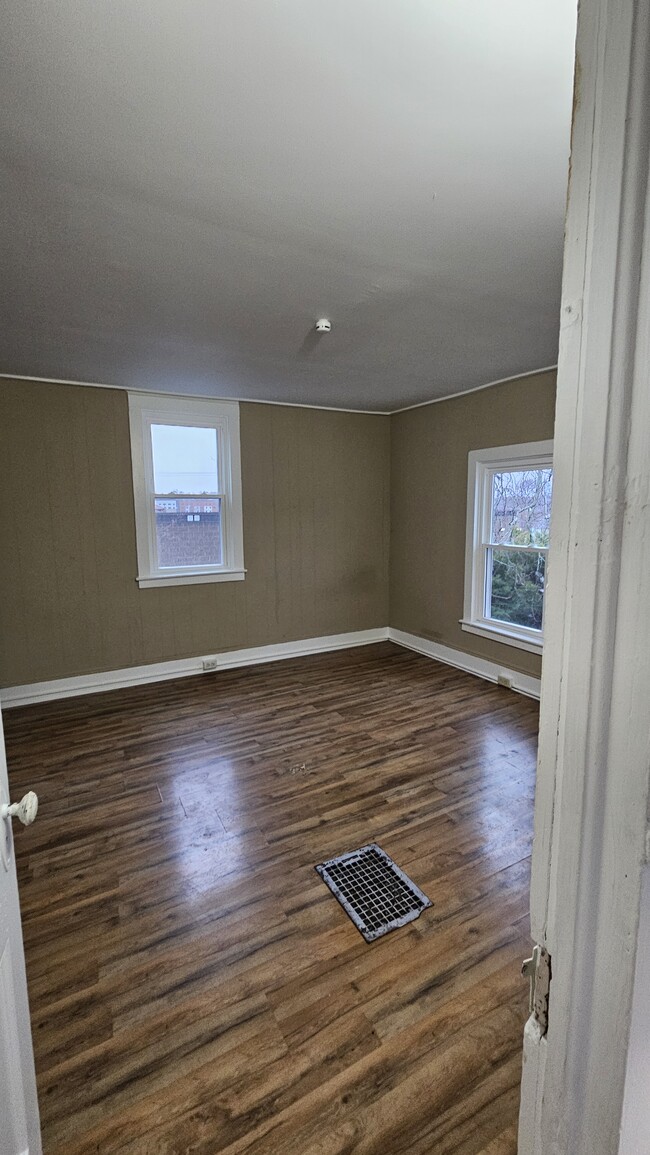 Bedroom 3 - 191 W 3rd St