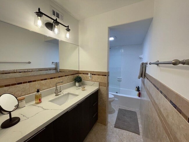 Building Photo - 3944 NE 167th St