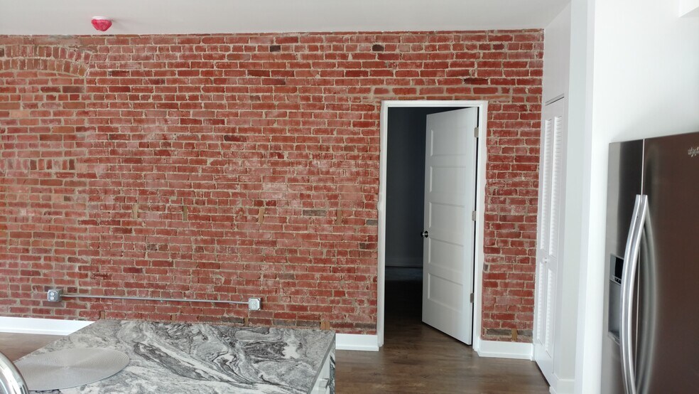 Building Photo - 829 N Pennsylvania St