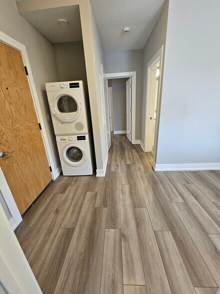 Building Photo - 3931 N Janssen Ave