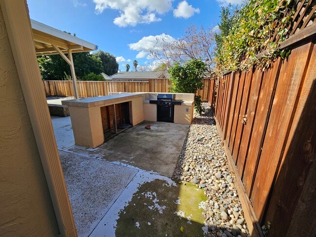 Building Photo - 119 Houlton Ct