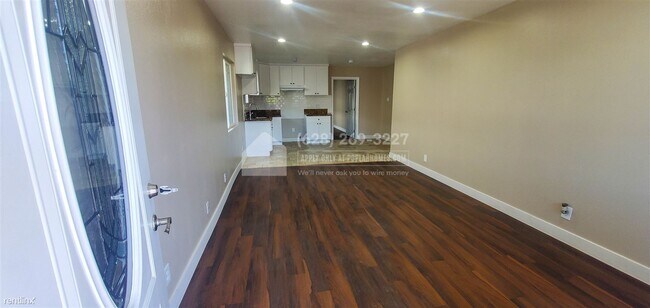 Primary Photo - 2 br, 1 bath Duplex - 956 E 55th St -