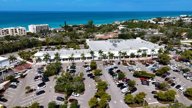Building Photo - Luxury Furnished Longboat Key Retreat with Private Beach Club Access & Golf Course Views Remodele...