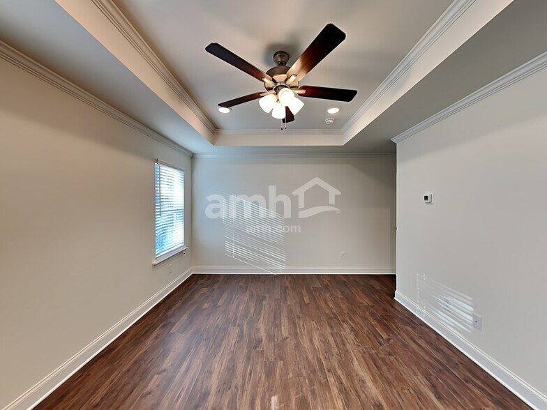 Building Photo - 451 Summit View Ct